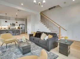 < 2 Mi to Dtwn! Group Escape w/ Hot Tub in Houston