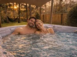 Wellness Tuin - ultieme partner beleving - Amazone wellness lodge met indoor privé sauna, privé stoom cabine, privé jacuzzi - Gratis fles prosecco & leuke partner connect box !