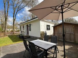 Vakantiehuisje op 5 star kindercamping, Hotel in Mariënberg