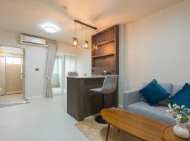Spacious 1BR in Old town with Workspace Pool Gym Wi-Fi