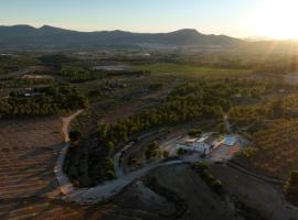 Villa para grupos 12 personas con piscina, barbacoa y finca de 50ha en Alicante, Hotel in Onil
