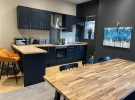 Spacious 3 Bed Apartment Sleeps 8 Parking Garden in Loughborough