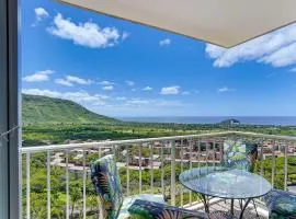 1 Mi to Makaha Beach! Resort Escape with Pool Access