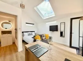 The Annexe - a coastal escape - 300m from cliff top!