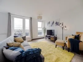 A bright step-free 2 bed 2 bath apartment with a sunrise balcony in Dartford Perfect for contractors, corporate workers, and families, it offers fast WiFi, free parking rapid access to M25 and Dartford Crossing