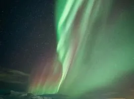 Modern Cabin with Hot Tub & Mountain views