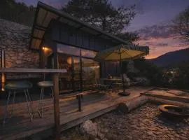 ACMÉ Lodge lake view & Nordic bath