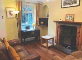 Roanview Cottage - cosy but spacious with sea views