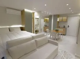 FR1605A Estúdio moderno com cama king e garagem