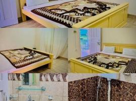 Neelam में, होटल The Lavish Lodge