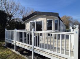 6 Berth Caravan - Holiday Village Burnham-on-Sea, hotel v mestu Burnham on Sea