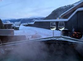 Exclusive Hilltop Retreat with Spa, hotel in Vossevangen