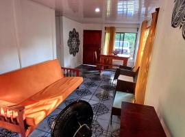 Casa Glo short walk to the Beach, Hotel in Playa Hermosa