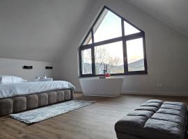 Infinity View Chalet, hotel em Valea Doftanei