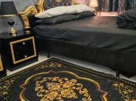 Baroque Palace Black Diamond