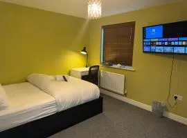 Ipswich Contractor & Holiday Stay - Parking x4 - Smart Access