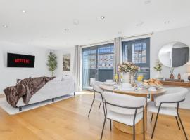 Spacious 2BR Duplex Penthouse, Balcony & Free Parking, Leeds Dock, hotel a Hunslet