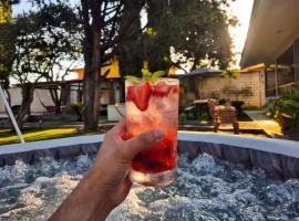 Cabaña con jacuzzi, gran jardín, fogata y palapa