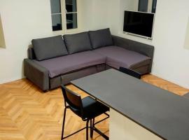Central Living Brugg - B & W Apartment, viešbutis mieste Brugas