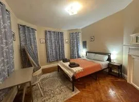 -No28- Cozy Spacious Room in a House - Steps away from Harvard Square & Red Line T Station at Cambridge Boston