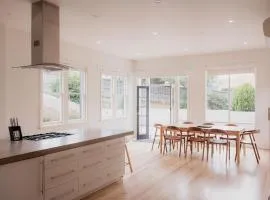 Bellerive Bluff House Spacious family home