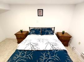 8mins to Pearson airport -2mins to shopping mall & HW 401, Hotel in Toronto