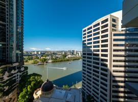 Lux 18th floor 2br 2bath, River view, Pool, Spa, Sauna, Gym, Wifi,, Hotel in Brisbane
