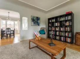 Family-Friendly Vancouver Home in Fraserhood - Sleeps 12