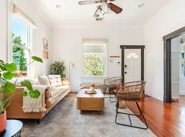 A chic historic home near restaurants and hiking