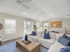 The Golden Palm Mins to Eastport Square and Middleton With Electric Golfcart, Hotel in Sumterville