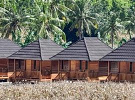 Surfers paradise cottage and restaurant, Hotel in Ekas