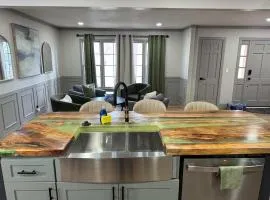 5BR Family & Corporate Haven large yard & BBQ