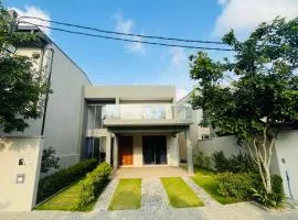 Skyline Serenity Canterbury Golf Villa