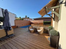 Magnifique villa 8 personnes piscine plage 15 min a pied, Hotel in Sainte-Maxime
