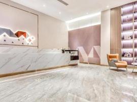 Borrman Hotel Wanning Wenming Road High-speed Railway Station, hotel v destinácii Wanning