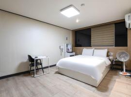 Osan J Hotel, hotel i Osan