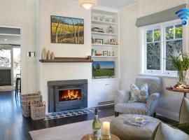 Werona Cottage - enchanting home, hotel i Burrawang