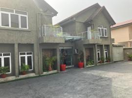 Tudor House Hotel, hotel i Lekki Phase 1