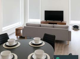 Large Baldivis Stay with a bathroom in each room, Hotel in Baldivis