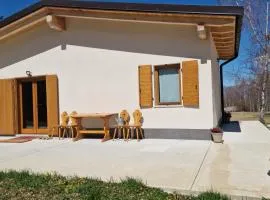 Baita Cornigol ai piedi delle Dolomiti