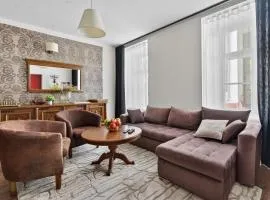 Old Town 60m2 Suite on 2 floors next to Town Hall