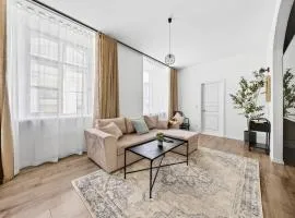 Old Town Suite with 2 bedrooms next to Town Hall