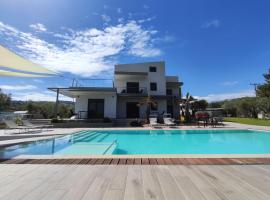Silia Villas, Hotel in Ormos Panagias