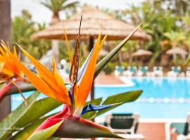 Baia Delle Palme Beach: Santa Margherita di Pula'da bir apart otel