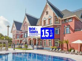 PortAventura Hotel Lucy's Mansion - Includes unlimited access & Express wristband to PortAventura Park & Ferrari Land, viešbutis Salou