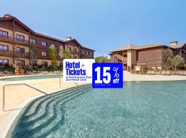 PortAventura Hotel Colorado Creek - Includes unlimited access to PortAventura Park & 1 access to Ferrari Land, hotel en Salou