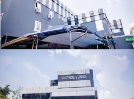 Dee Rocket Hotel & Lounge