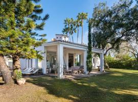 Villa Familiar con Piscina, hotel a Sotogrande