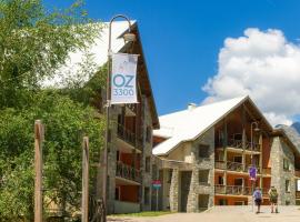 Résidence Capfun Couleurs Soleil, Oz en Oisans, hotelli kohteessa Oz