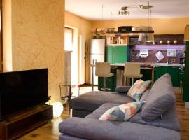 Tra le Alpi - Holiday House, hotel u gradu 'Tresivio'